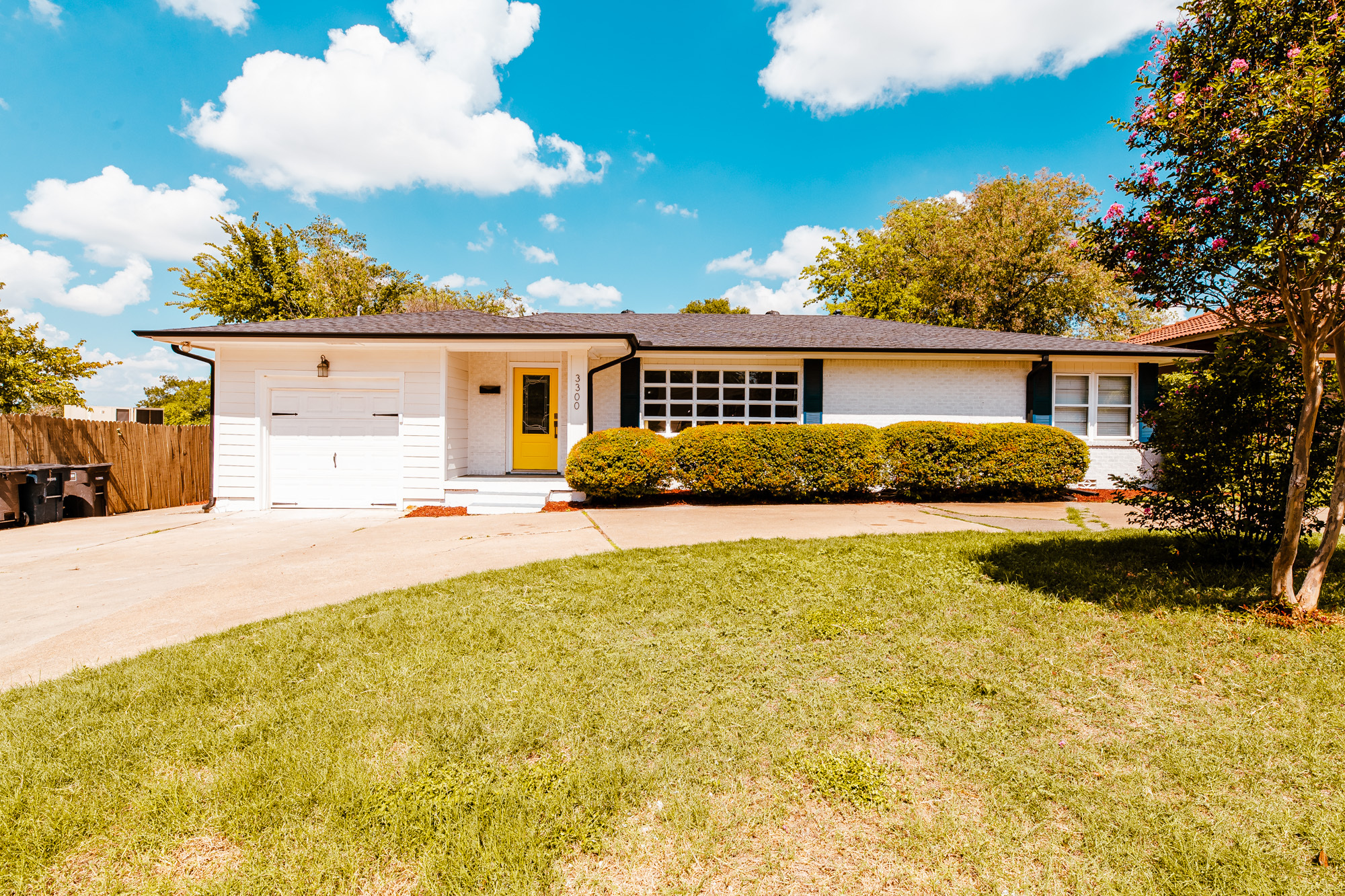 Large Circular Driveway w/ Extra Parking for Boat or RV - 3300 Medina Avenue