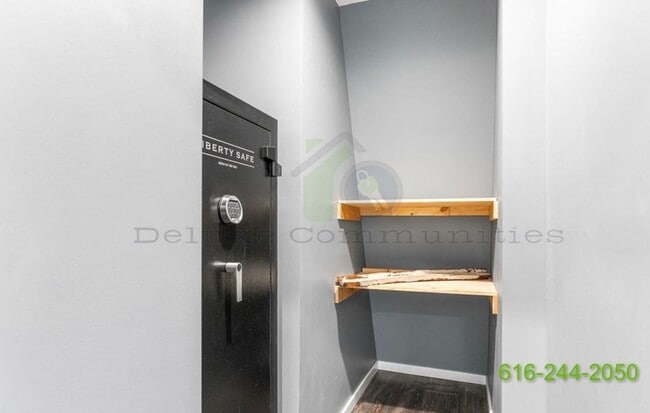 Building Photo - Zeeland Gem! Gorgeous 2 Bed/2 Bath Single-...