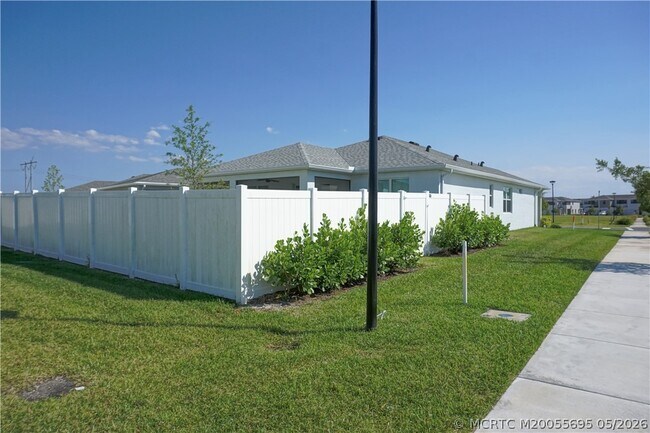 Building Photo - 14143 SW Safi Ter