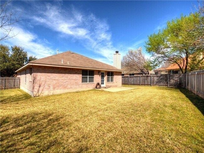 Building Photo - CHARMING CHANDLER CREEK HOME