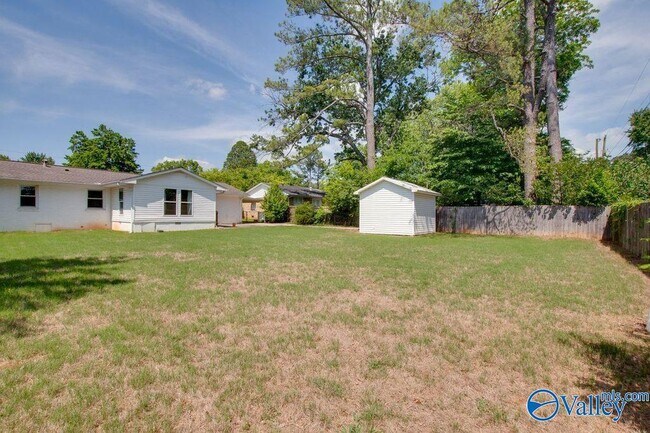 Building Photo - 213 Drake Ave SW