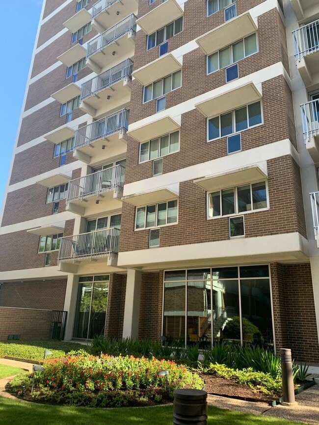 Building Photo - 3600 Montrose Blvd