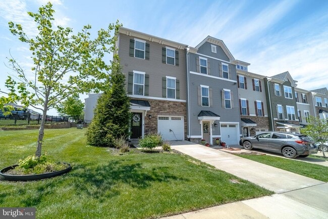 Building Photo - 10680 Hinton Wy