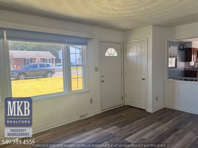 Building Photo - 4 Bedroom 2 Bath in Monterey Neighborhood