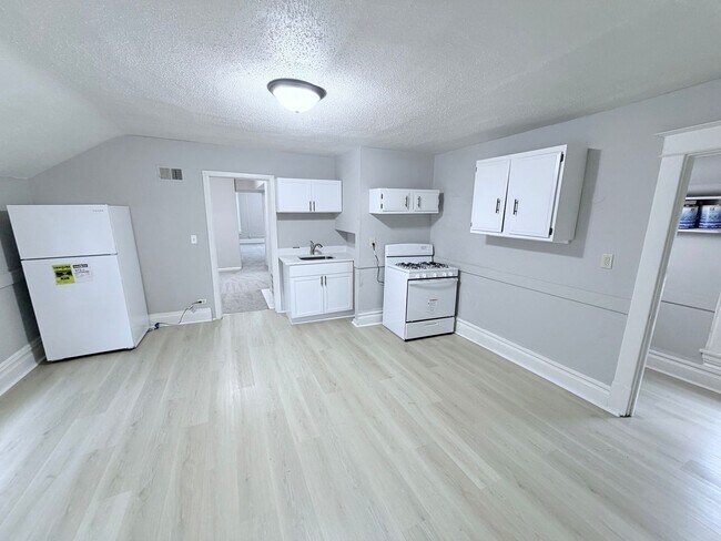 Building Photo - 169 Sherburne Ave