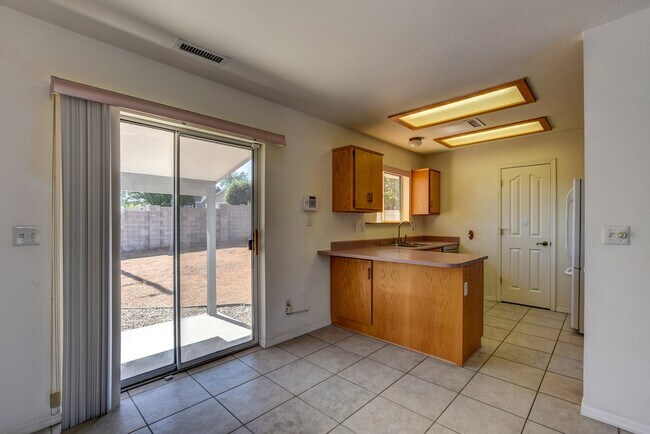Building Photo - 4679 N Morning Star Dr