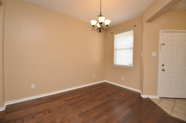 Building Photo - 2911 Meadowglen Cove