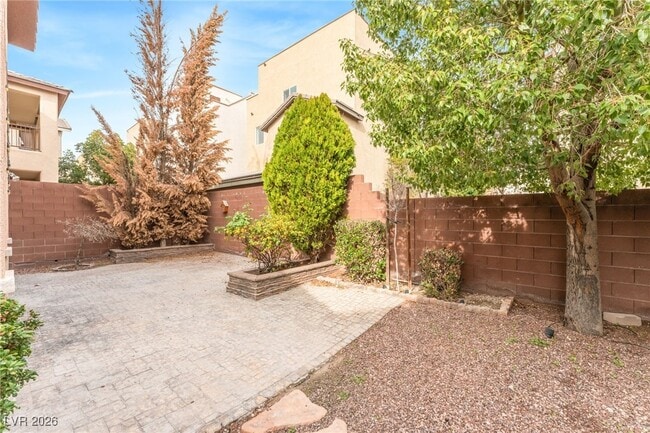 Building Photo - 10822 La Florentina Ave