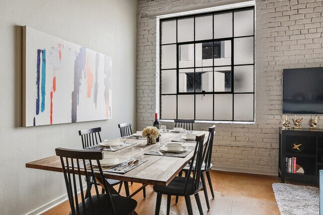 Building Photo - 1041 Constance St