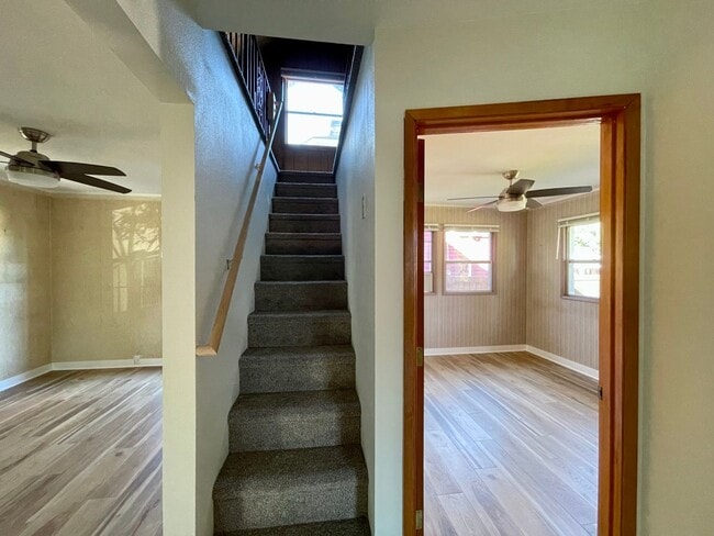 Building Photo - 2+ Bed / 1 Bath Charming House (with basement) in Sellwood