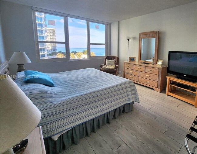 Building Photo - 3505 S Ocean Dr