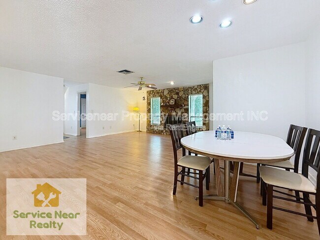 Building Photo - 3402 Country Woods Ct