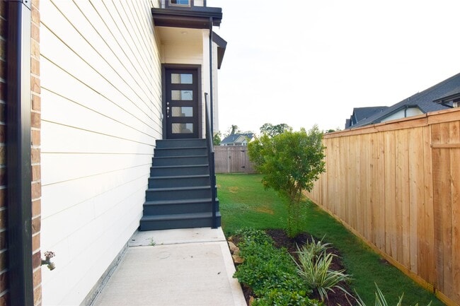 Building Photo - 9442 Starlight Oak Dr