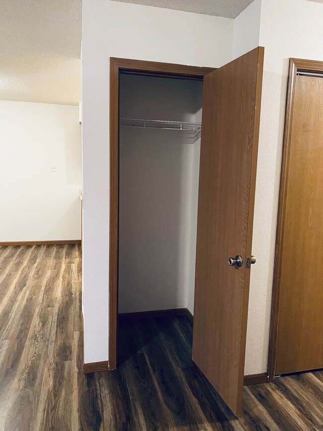 Building Photo - 2 Bed 2 Bath 1 Car Garage Flat Duplex- $30...