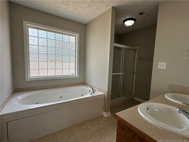 Building Photo - 112 Harvest Ln