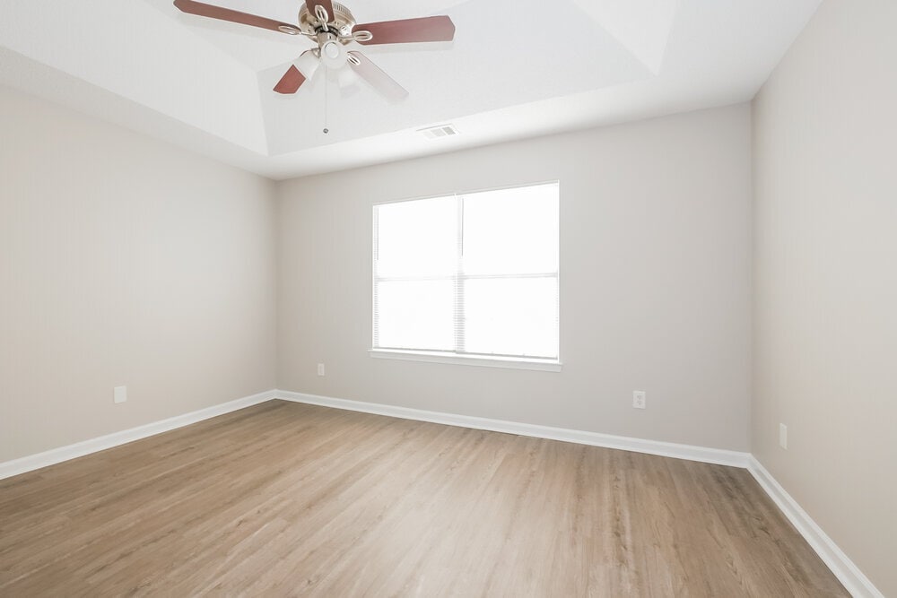 Building Photo - 7600 Creekside Ln