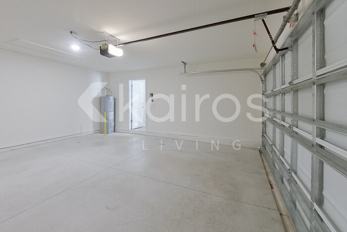 Building Photo - 8656 SW 44th Ct