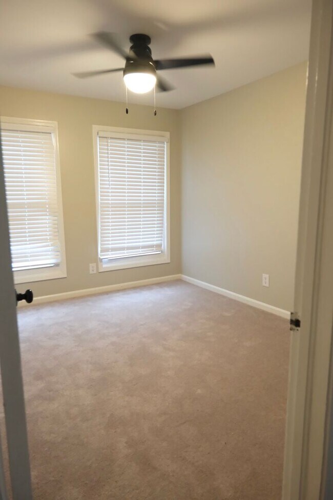 Building Photo - Pinckney