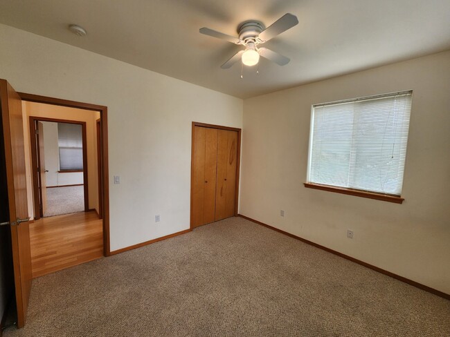 Building Photo - 3 bed 2.5 bath home on Bell Hill with grea...