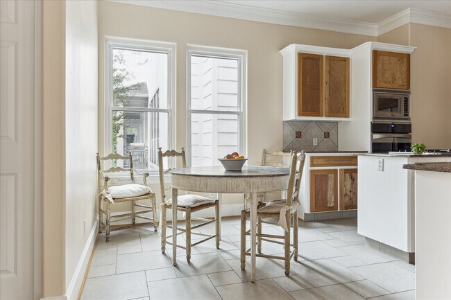 Building Photo - 3515 Yupon St