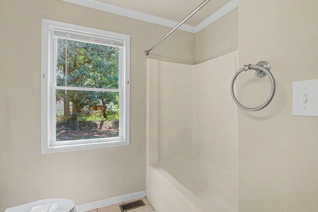 Building Photo - 317 Maney Dr