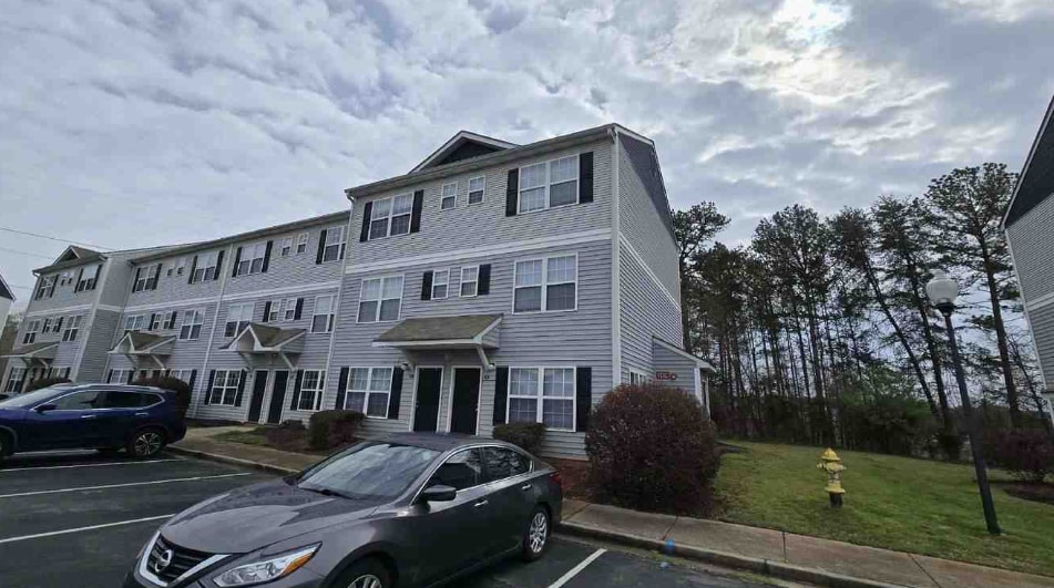 Primary Photo - 220 Campus Dr