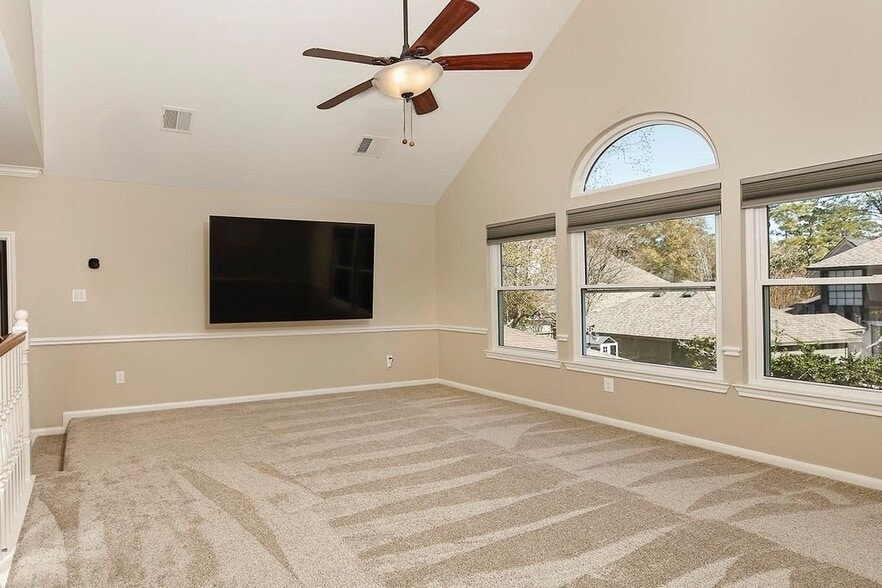 Building Photo - 6 Thornbush Pl
