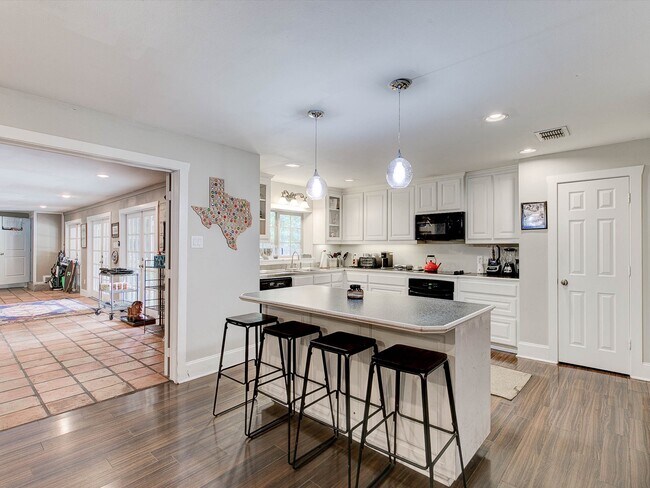 Building Photo - 3705 Brighton Rd