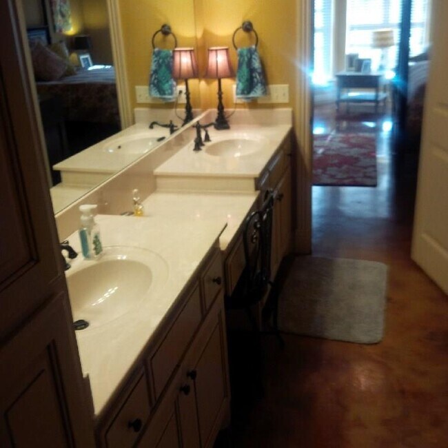 Building Photo - 3677 Hearthstone Dr