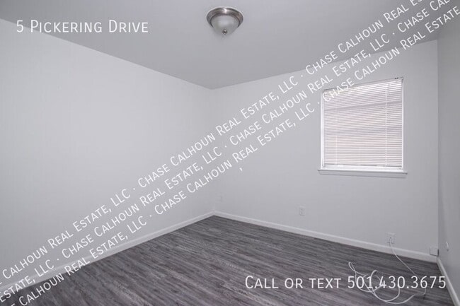 Building Photo - 5 Pickering Dr