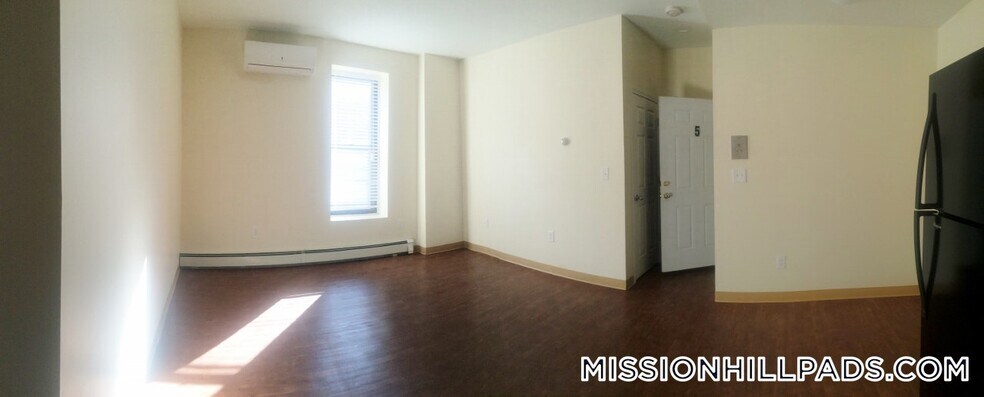Building Photo - 13 Ruggles St