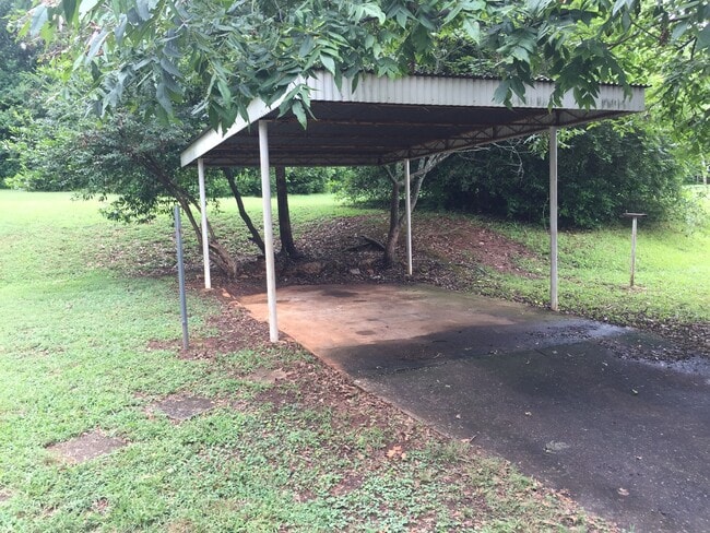 Building Photo - 179 Park Ave