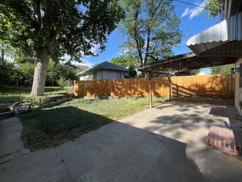 Building Photo - 910 2nd Ave