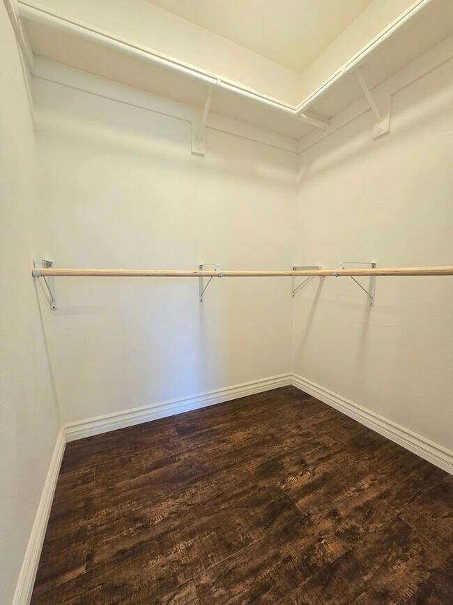 Building Photo - Beautiful 2-Bedroom Home Now Available