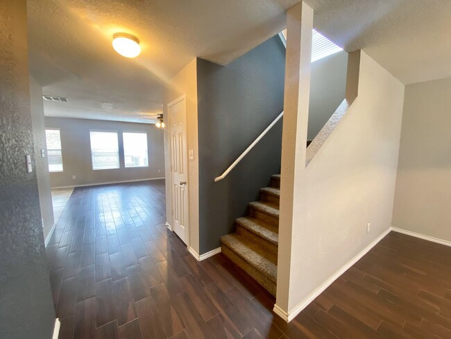 Building Photo - $300 OFF 1ST MONTH RENT IF YOU MOVE IN WIT...