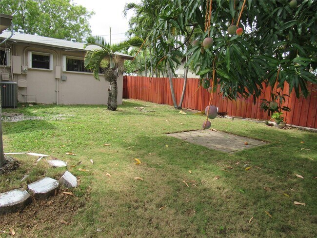 Building Photo - 2016 SW 37th Ave