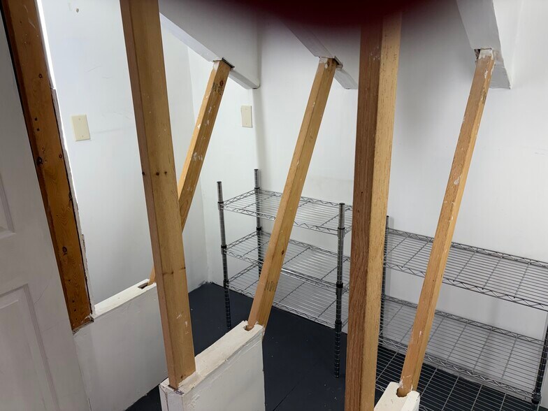 Closet is 10 feet long - 3401 Hancock Rd