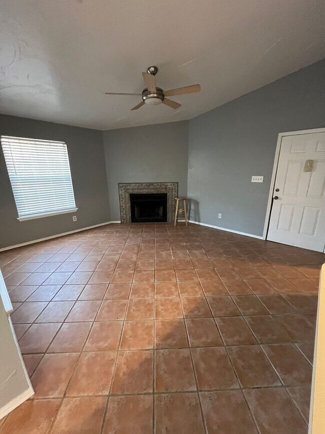 Building Photo - 2 bed/2 bath condo near the OU Campus