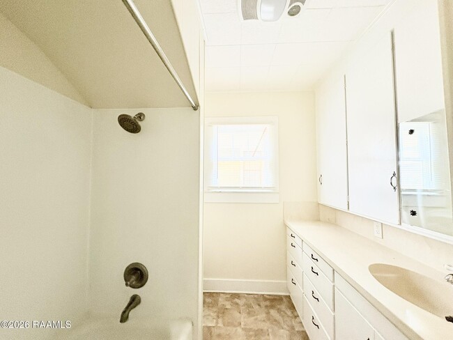 Building Photo - 1110 W Congress St