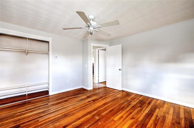 Building Photo - 138 Youngs Ave