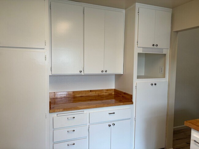 Building Photo - Colusa Ave