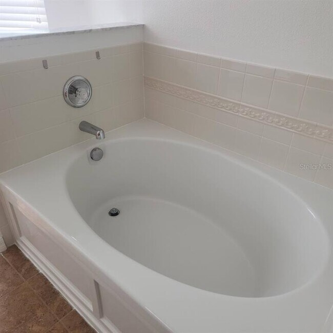 Building Photo - 3048 Chessington Dr