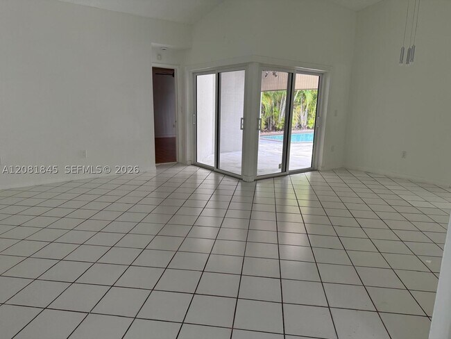 Building Photo - 10331 SW 135th Ct