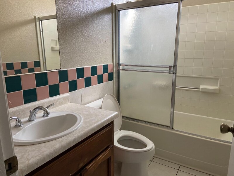 Building Photo - 700 Lacross Ct