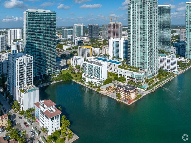 500 NE 29th St Miami, FL 33137 - Moon Bay