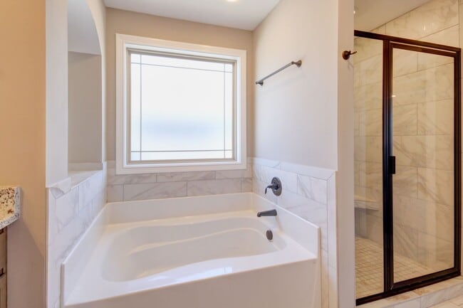 Building Photo - 332 Bluebriar Trc