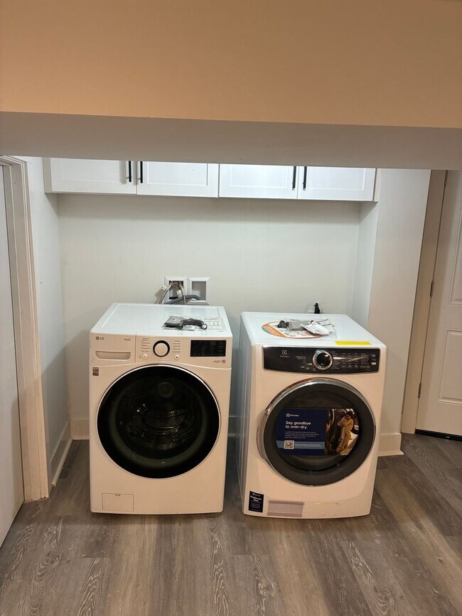 Building Photo - 1539 Lowrie St