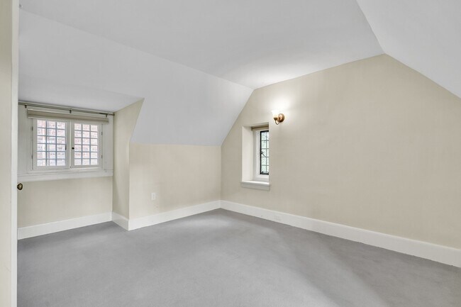 Building Photo - 1789 Beacon St