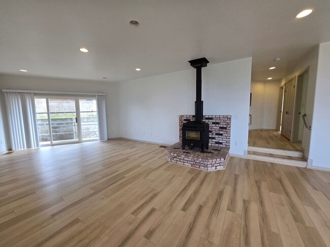 Building Photo - Renovated 3-Bedroom 2.5 bath  Home in Kula