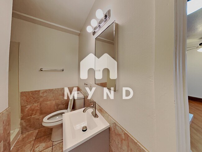 Building Photo - 1624 P St Apt 2